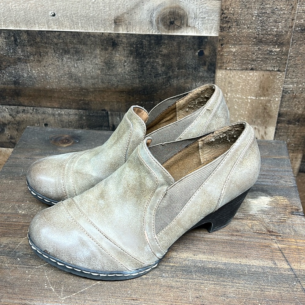 Euro Soft by Sofft‎ Tan Heeled Booties Women's Size 7.5